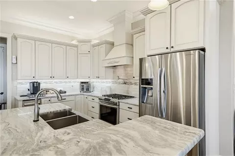 Kitchen - 2319 Sunset Blvd, Slidell, LA 70461 photo 2 of 3