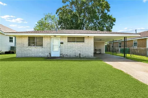809 West Dr, Westwego, LA 70094