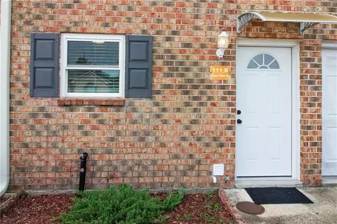 111 River Point Dr #B, Destrehan, LA 70047