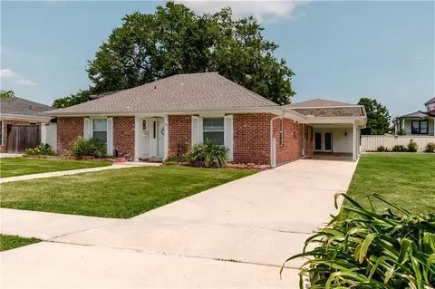 313 Bear Dr, Arabi, LA 70032