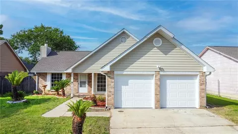 732 Lafayette Dr, Laplace, LA 70068