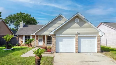 732 Lafayette Dr, Laplace, LA 70068