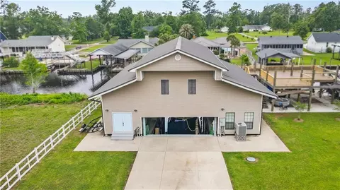 20591 Swamp Dr, Springfield, LA 70462