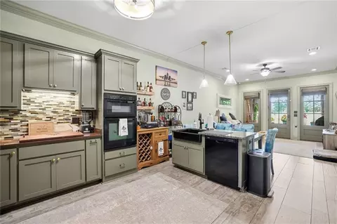Kitchen - 30700 Blue Wing Cres, Springfield, LA 70462 photo 2 of 2