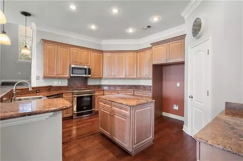 Kitchen - 1605 Vela Cv, Slidell, LA 70458 photo 2 of 4