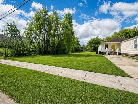 4718 N Robertson St, New Orleans, LA 70117