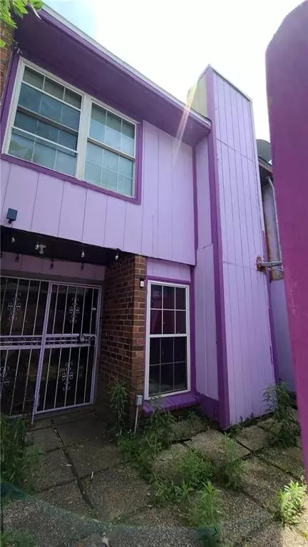 1310 Chimneywood Ln, New Orleans, LA 70126