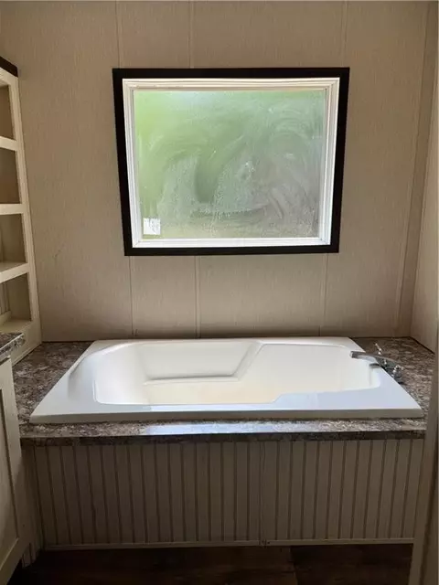 Bath - 29520 Lindas Haven Rd, Springfield, LA 70462 photo 2 of 7