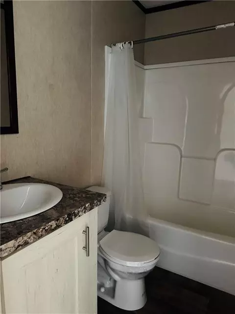 Bath - 29520 Lindas Haven Rd, Springfield, LA 70462 photo 6 of 7