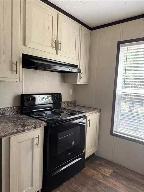 Kitchen - 29520 Lindas Haven Rd, Springfield, LA 70462 photo 3 of 4