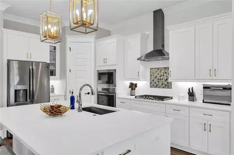 Kitchen - 305 Nicklaus Dr, Slidell, LA 70458 photo 3 of 4