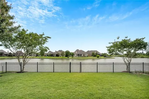 Exterior - 305 Nicklaus Dr, Slidell, LA 70458 photo 8 of 10