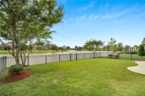 Exterior - 305 Nicklaus Dr, Slidell, LA 70458 photo 7 of 10