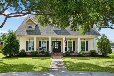 30 Pecan Grove Ln, Meraux, LA 70075