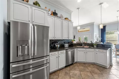 Kitchen - 249 Masters Point Ct, Slidell, LA 70458 photo 2 of 3