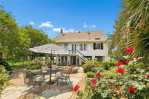Exterior - 1815 Lakeshore Dr, Mandeville, LA 70448 photo 6 of 12