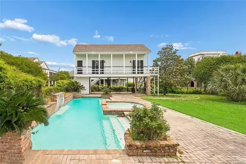 Exterior - 1815 Lakeshore Dr, Mandeville, LA 70448 photo 9 of 12