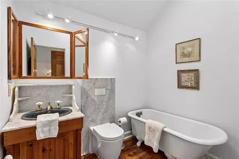 Bath - 1815 Lakeshore Dr, Mandeville, LA 70448 photo 3 of 4