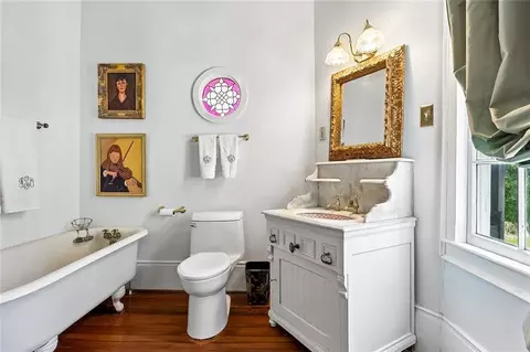 Bath - 1815 Lakeshore Dr, Mandeville, LA 70448 photo 2 of 4