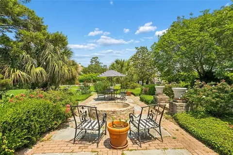 Exterior - 1815 Lakeshore Dr, Mandeville, LA 70448 photo 5 of 12