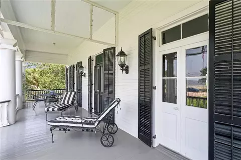 Exterior - 1815 Lakeshore Dr, Mandeville, LA 70448 photo 4 of 12