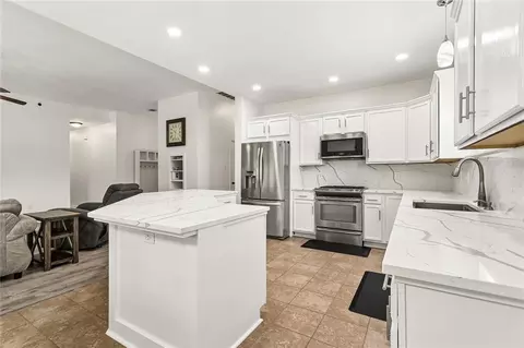 Kitchen - 728 Fairfield Loop, Slidell, LA 70458 photo 2 of 3