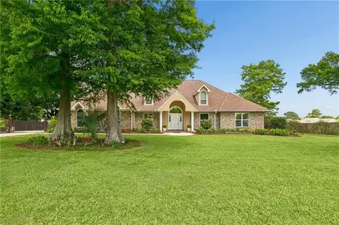 106 Royal Cresent Dr, Belle Chasse, LA 70037