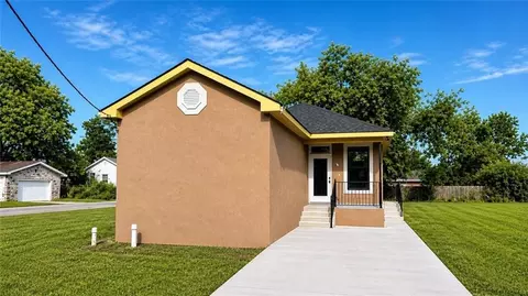 1337 Charbonnet St, New Orleans, LA 70117
