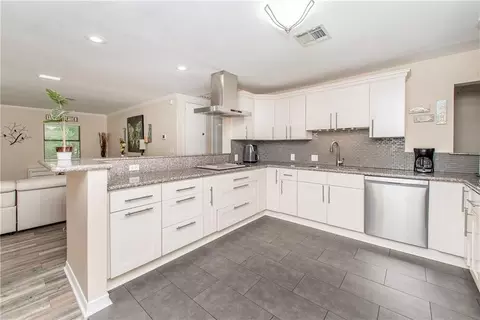 Kitchen - 18123 Monga Dr, Covington, LA 70433 photo 4 of 5