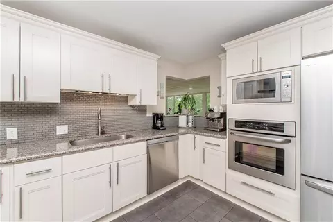 Kitchen - 18123 Monga Dr, Covington, LA 70433 photo 3 of 5