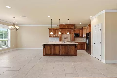 Living - 708 Rue Bourdeaux, Covington, LA 70433 photo 4 of 5