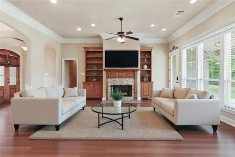 Living - 708 Rue Bourdeaux, Covington, LA 70433 photo 2 of 5