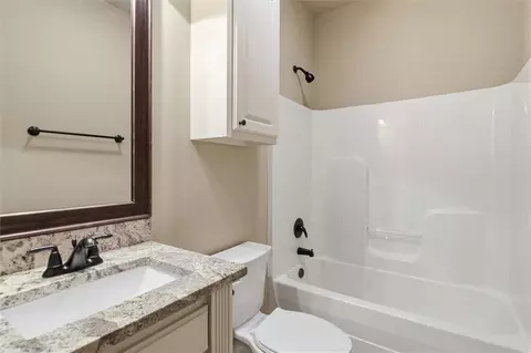 Bath - 708 Rue Bourdeaux, Covington, LA 70433 photo 3 of 3