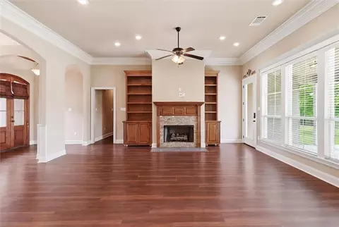 Living - 708 Rue Bourdeaux, Covington, LA 70433 photo 3 of 5