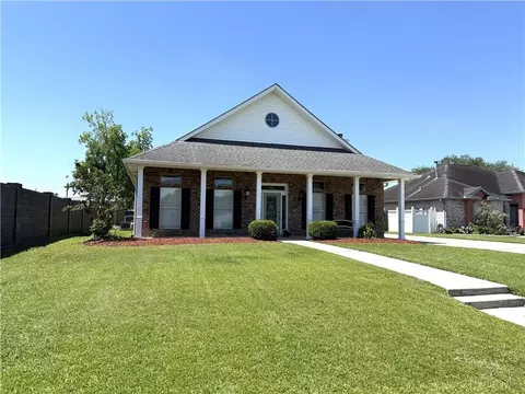 101 Edinburgh Ct, Belle Chasse, LA 70037