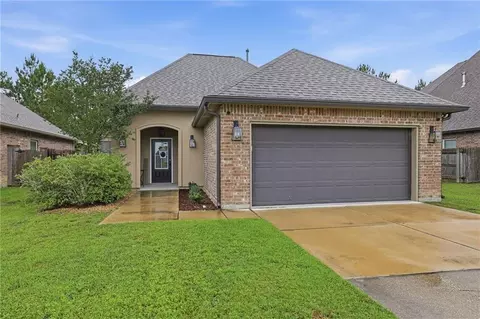10025 Cesson Ct, Madisonville, LA 70447