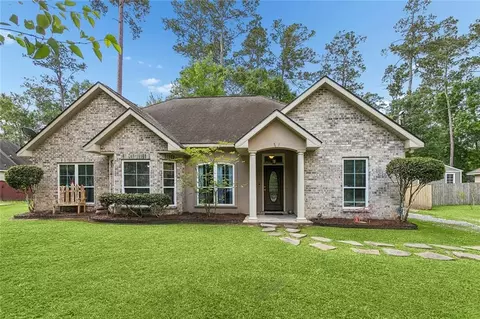 67 Alice St, Madisonville, LA 70447