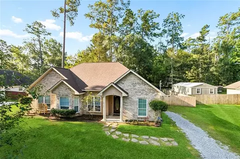 67 Alice St, Madisonville, LA 70447