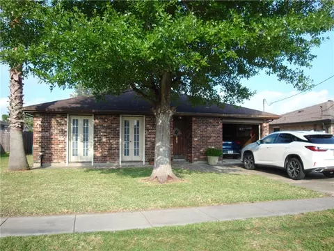 954 Oak Ave, Harahan, LA 70123