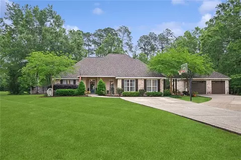 800 Still Ct, Madisonville, LA 70447
