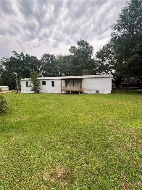 57252 N Cooper Rd, Loranger, LA 70446