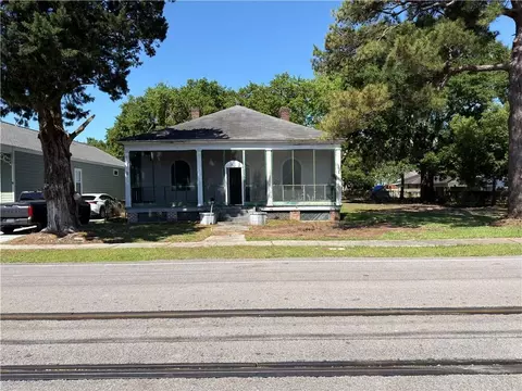819 Madison St, Gretna, LA 70053