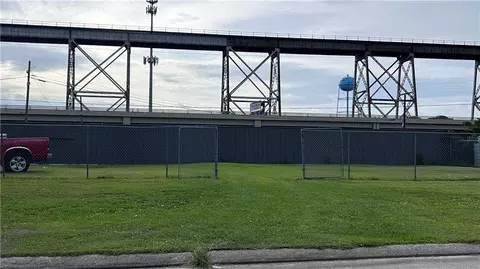 1112 Hooter Rd, Bridge City, LA 70094