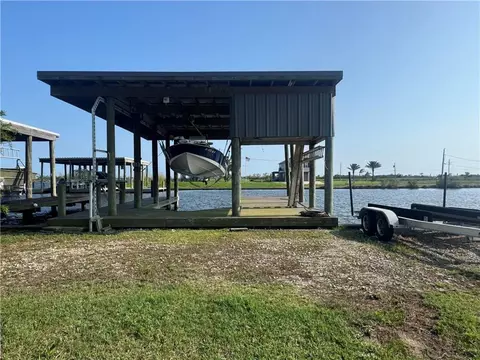 113 Swallow Ln, Belle Chasse, LA 70037