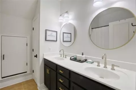 Bath - 18123 Cusachs Dr, Covington, LA 70433 photo 2 of 2