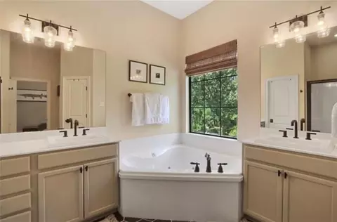 Bath - 18123 Cusachs Dr, Covington, LA 70433 photo 1 of 2