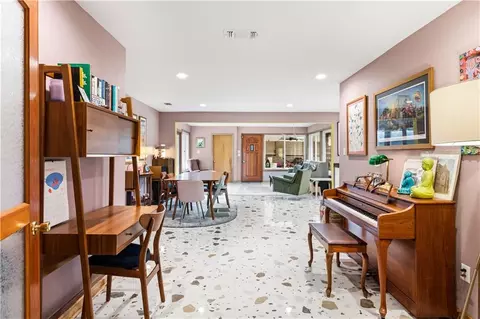 Entry Way - 1556 Tenth St, Slidell, LA 70458 photo 1 of 2