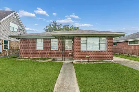 2521 Corinne Dr, Chalmette, LA 70043