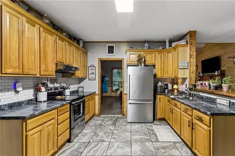 Kitchen - 55025 Highway 1054 Hwy, Independence, LA 70443 photo 1 of 2
