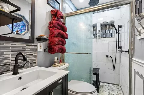 Bath - 8 Colgate Pl, Kenner, LA 70065 photo 1 of 2
